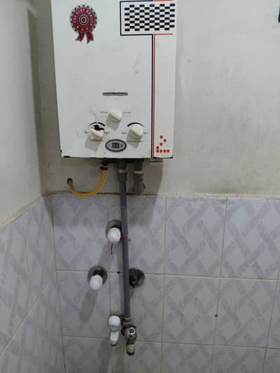 Instant Gas Geyser with Digital Display for Sale