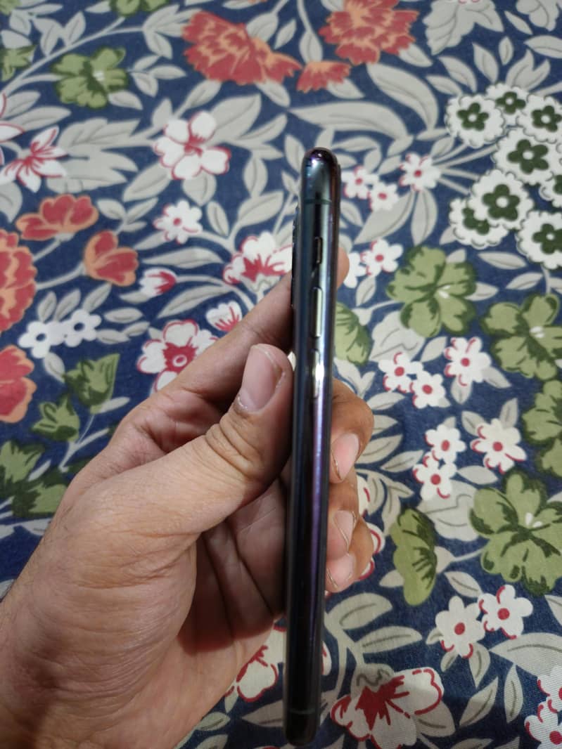 iPhone 11 Pro 3