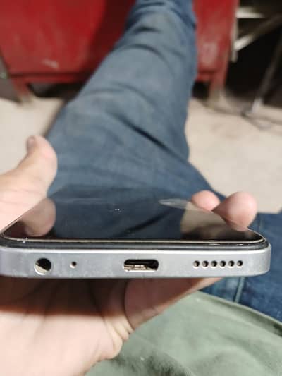 Tecno spark go1 4+4.128gb