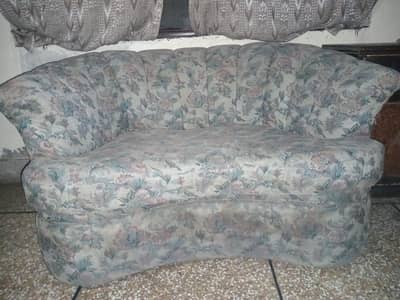 2 sofa hain urgent sale krney hain