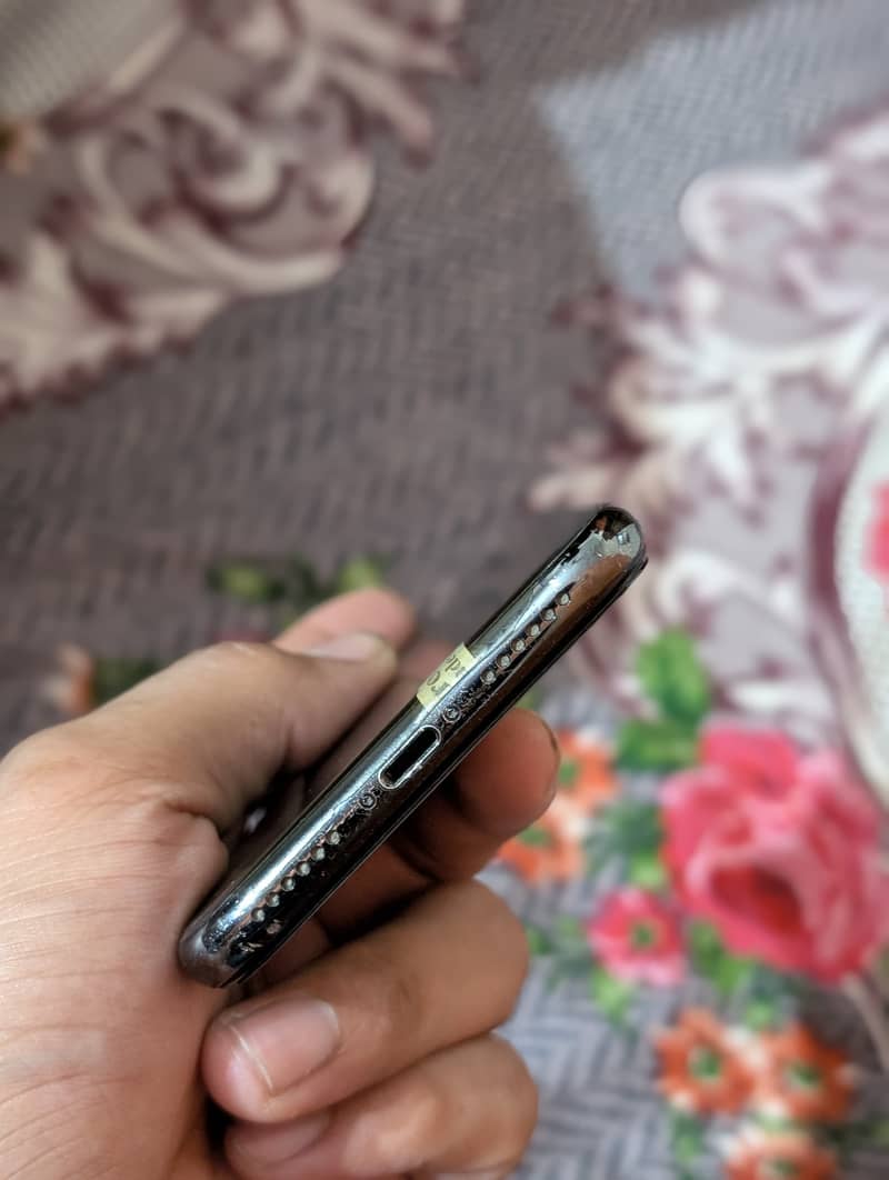 Apple iPhone X 3