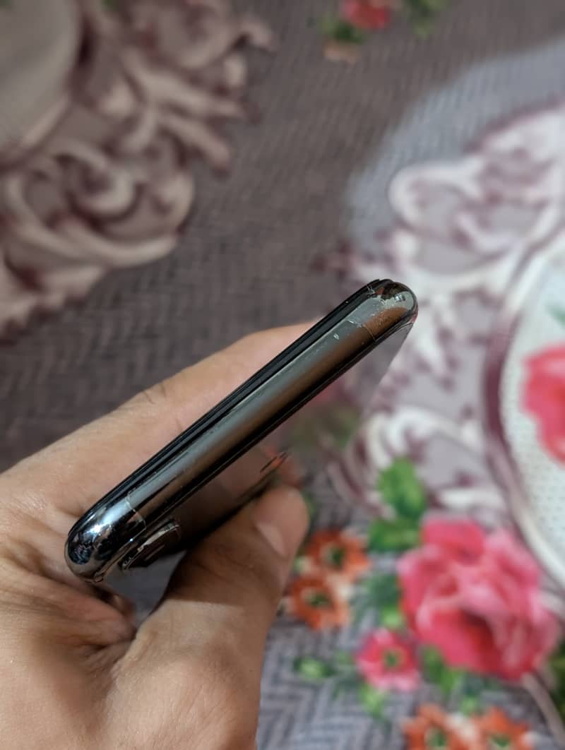 Apple iPhone X 5