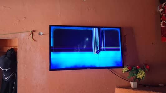 Haier Led 32 inch with box  just panel damage urgent sale
