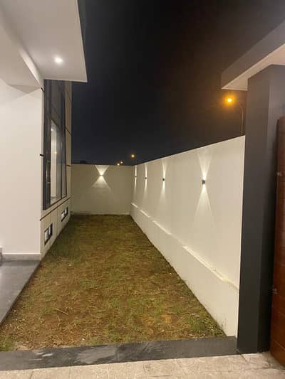 Luxury Bungalow For Rent On Main Tipu Sultan Road