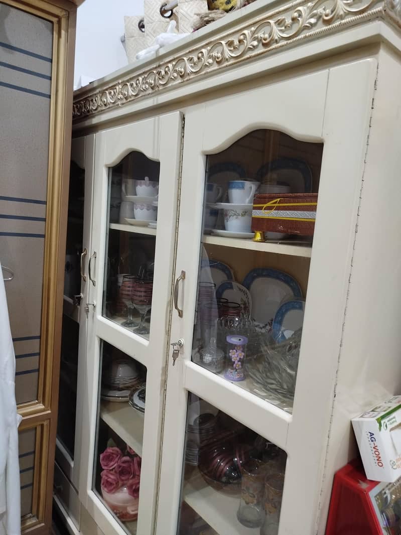 Showcase Closet 1