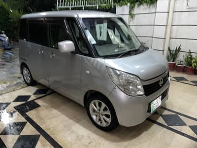 Nissan roox 2012 model