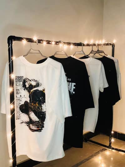 Streetwear, Down shoulder T-shirt