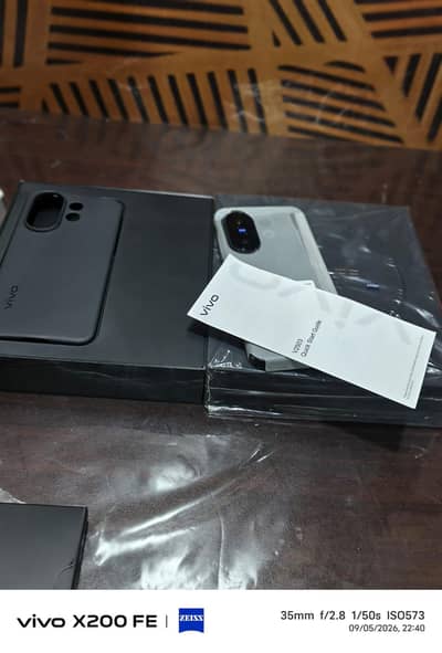 Vivo x200fe 12gb512gb full box only few days use  full warranty