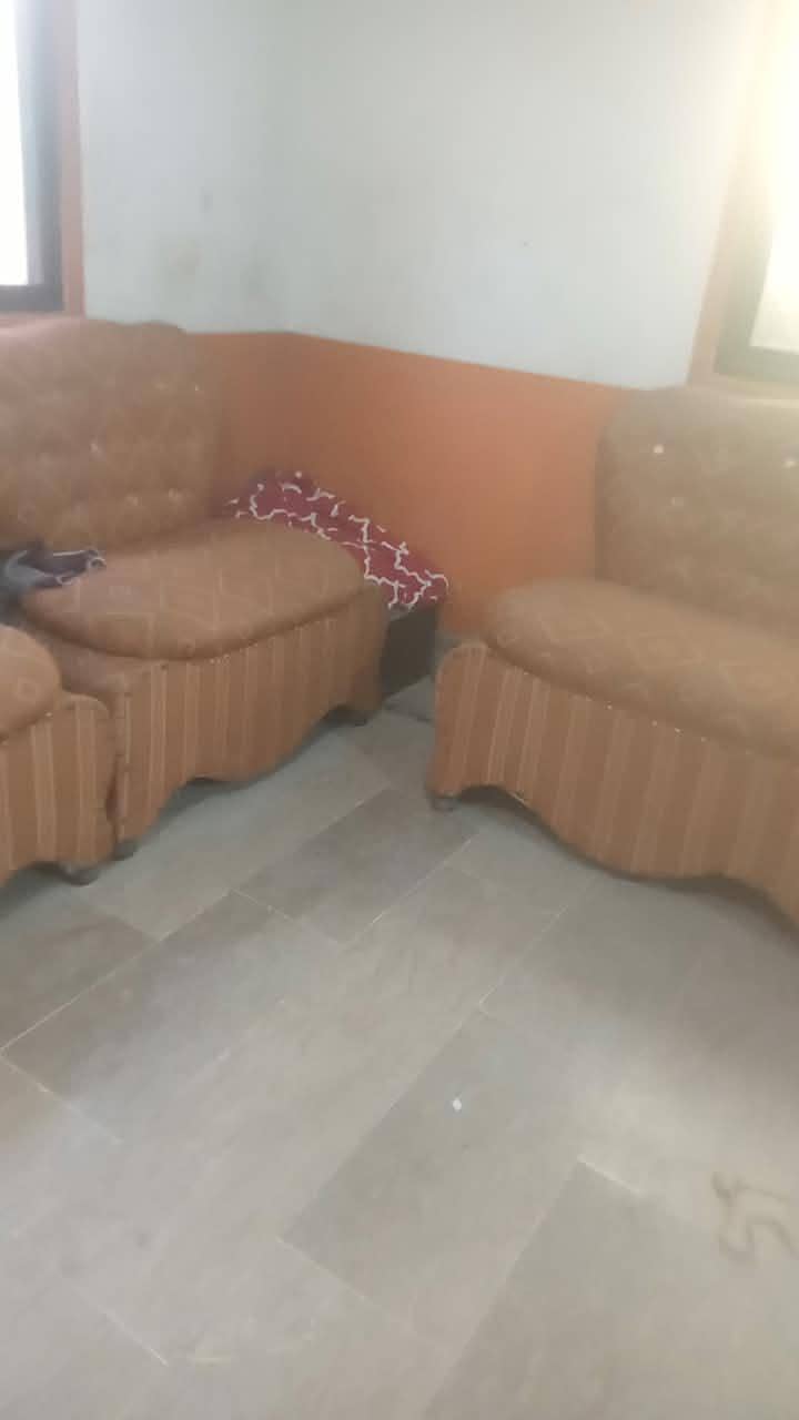 compelete sofa set 2