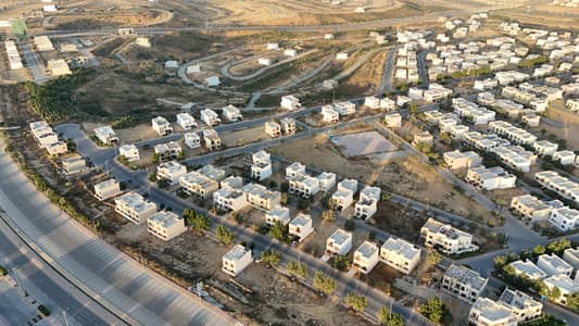 140 Sq Yd Semi-Corner Park Facing Plot For Sale in Bahria Town Karachi. Prime Location | Ideal for Residence or Investment.