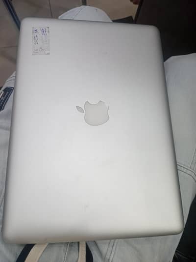 Apple macbook pro 14 inches core i5 2012 year 10.10 lush