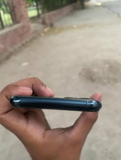 iPhone 11  pro waterpack condition 10/10 face id active