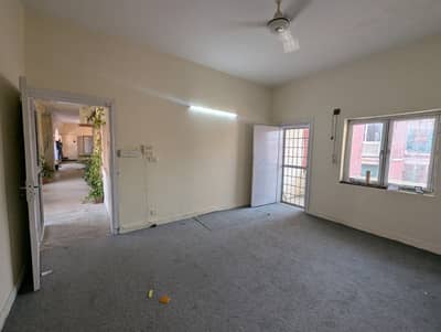 2 bed family flat for rent at G-10 PHA
