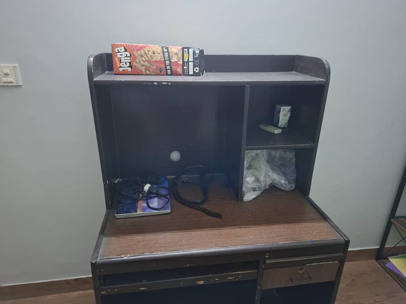 computer , laptop, gaming  table 0