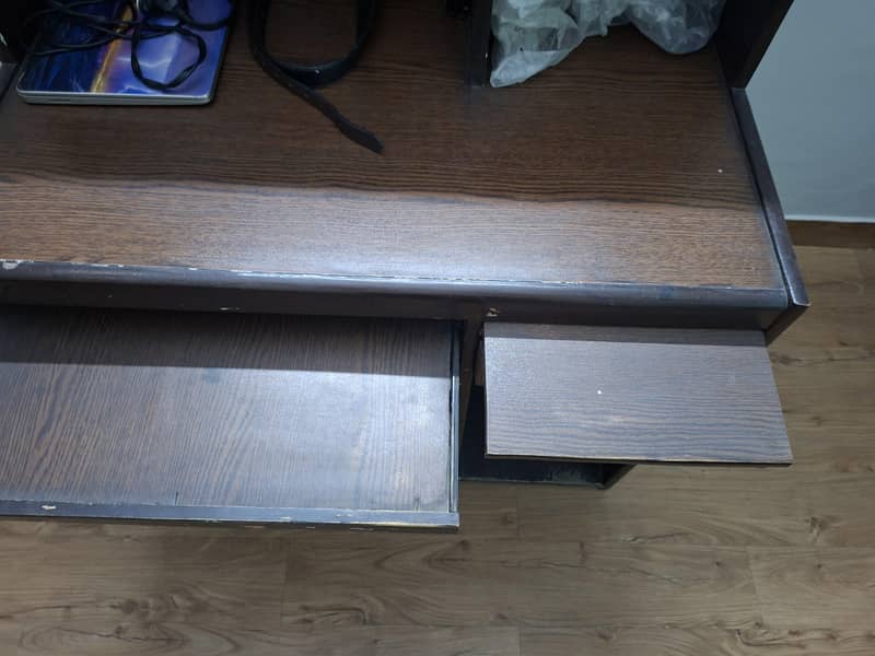 computer , laptop, gaming  table 2