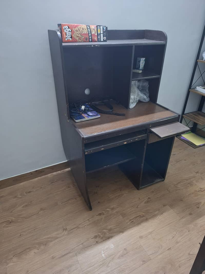 computer , laptop, gaming  table 4
