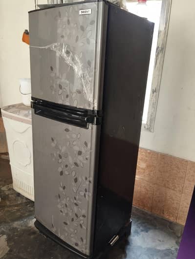 Orient refrigerator in medium size