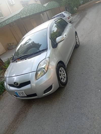 Toyota vitz 2009 model 2013 registered Islamabad number fit condition