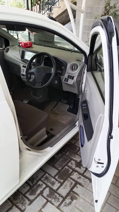 Daihatsu Mira ES