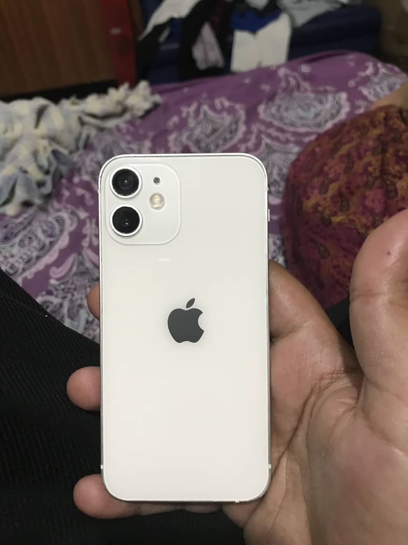 IPhone 12 mini. 0
