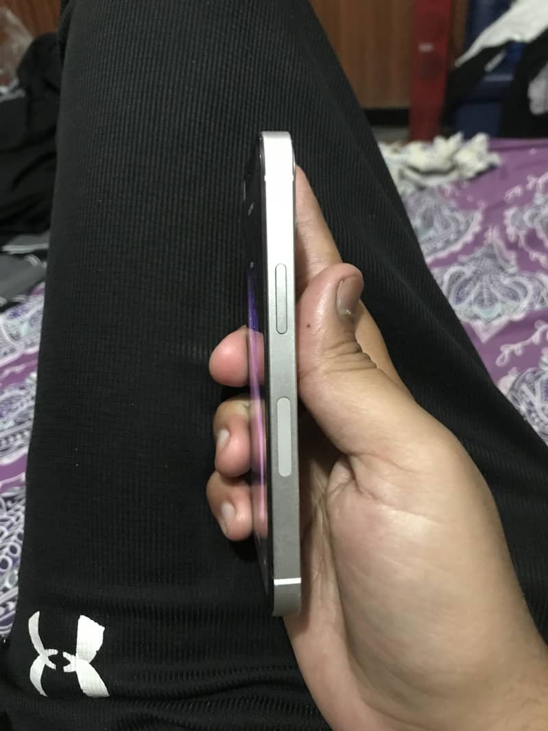 IPhone 12 mini. 3