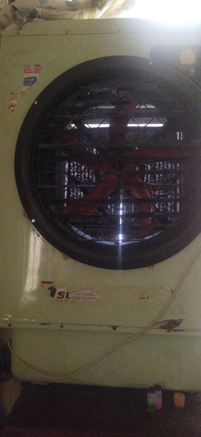 Dc solar air cooler