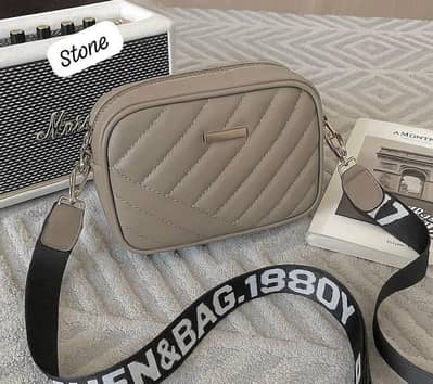 Beige qualited crosssbody bag for girl