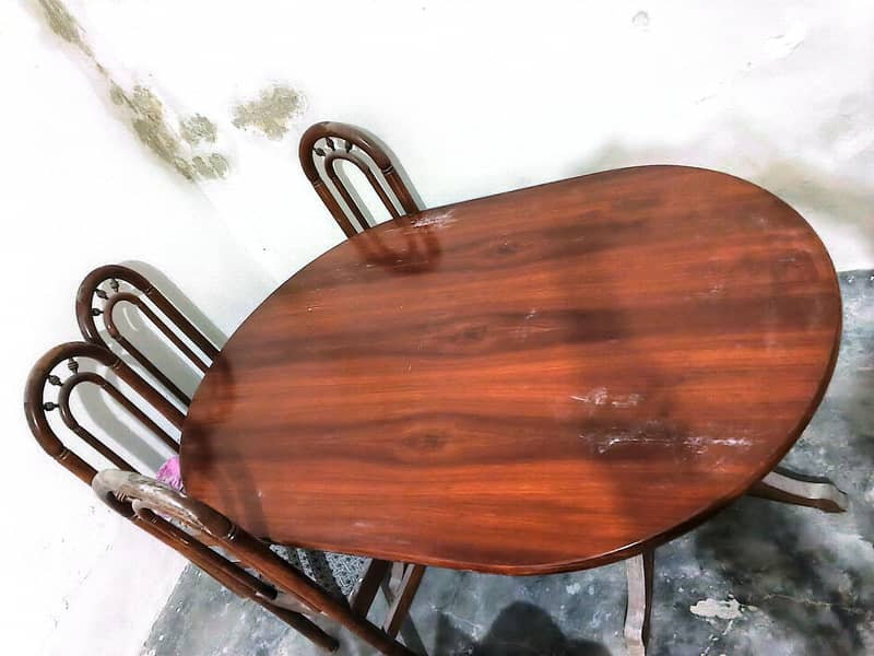 Dining Table Set in Good Condition 2