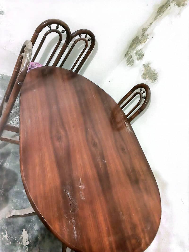 Dining Table Set in Good Condition 3