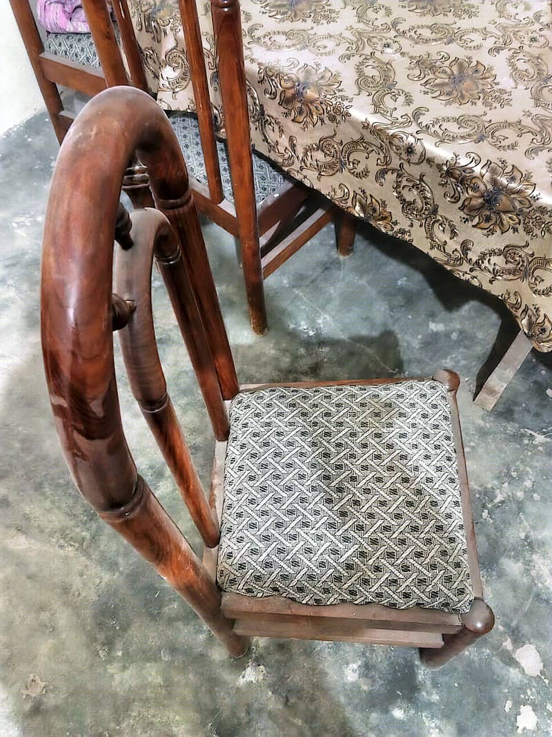 Dining Table Set in Good Condition 5
