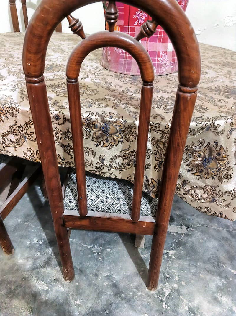 Dining Table Set in Good Condition 7