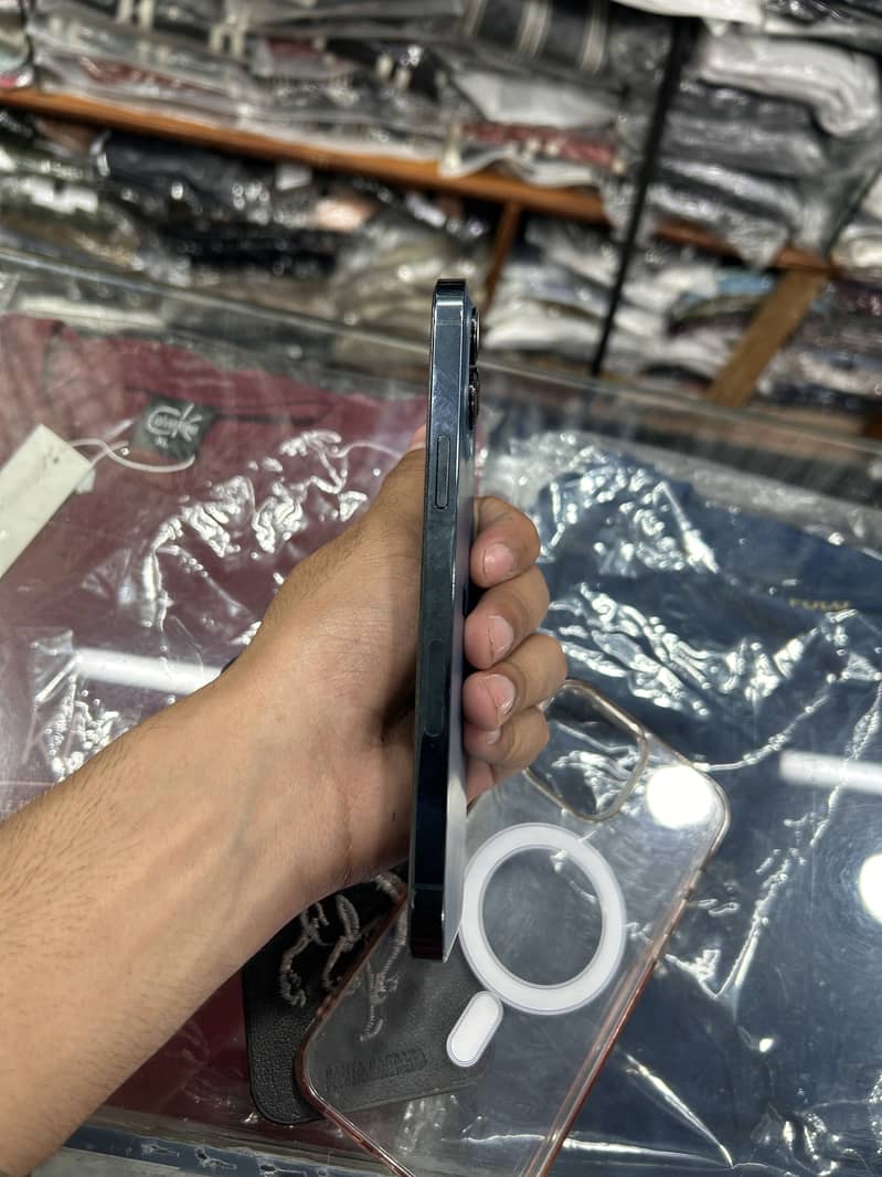 iPhone 12 Pro Max 1