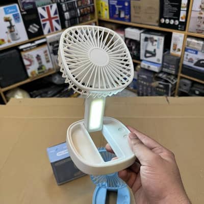 White Desk Fan with Ice Cube Cooling for Hot Weather