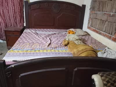 bed set plus mirror table and two side drawars
