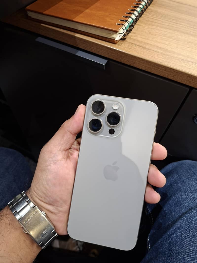 iPhone 15 Pro Max 0