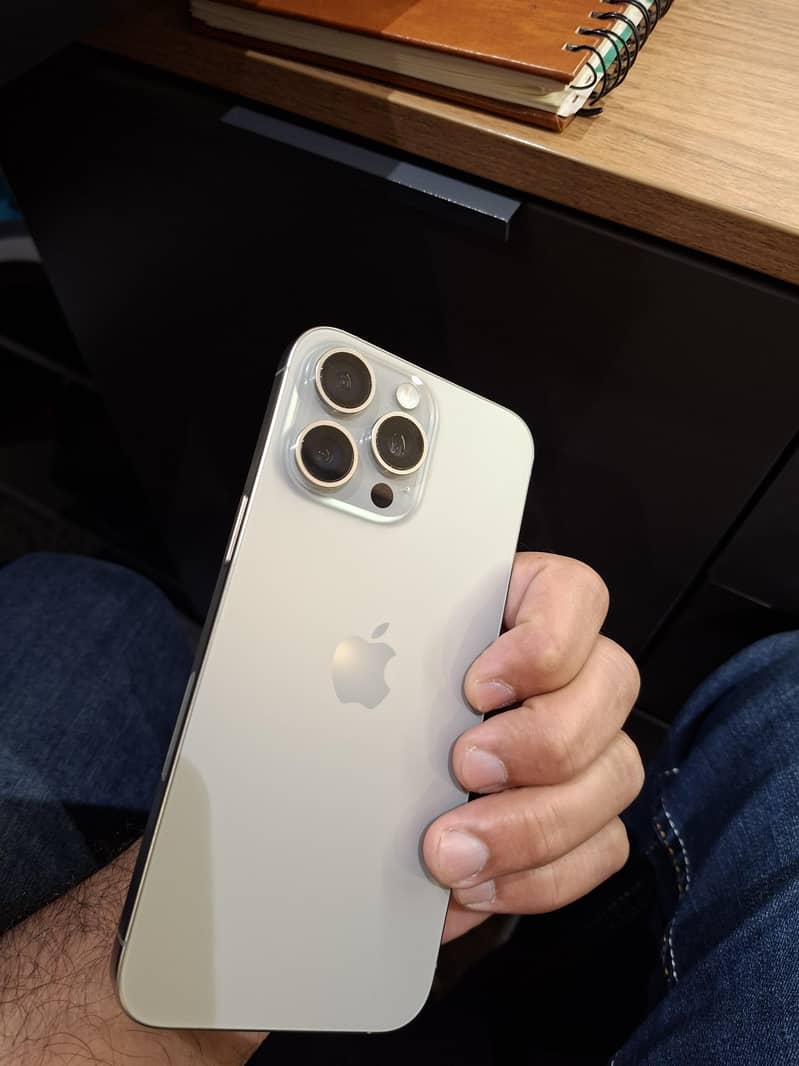 iPhone 15 Pro Max 1