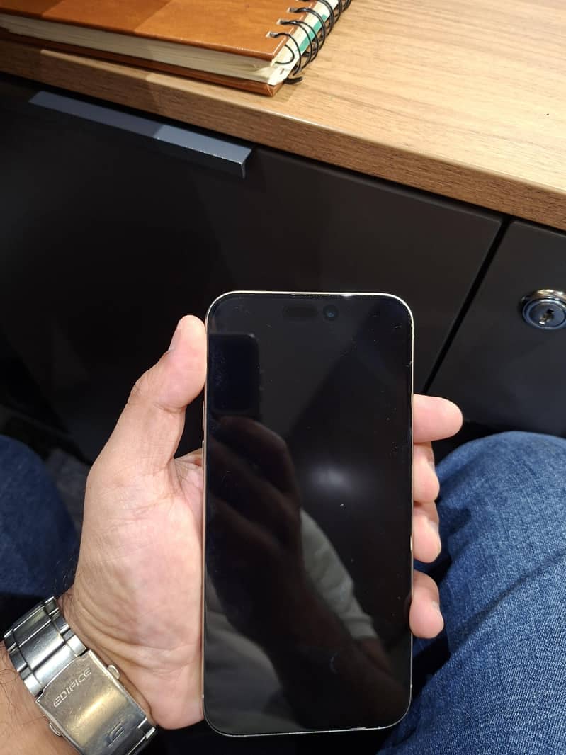 iPhone 15 Pro Max 2