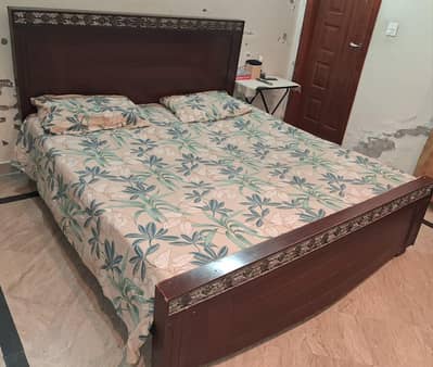 bed & dressing table not site tables