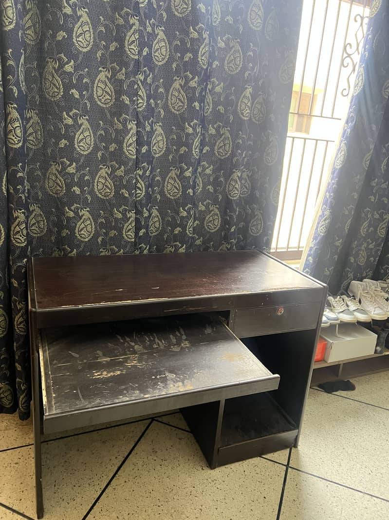 Computer Table 0