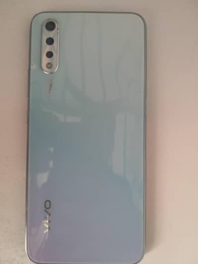 vivo s1 4,,128 with box  no issues all ok  10/10 condition ha