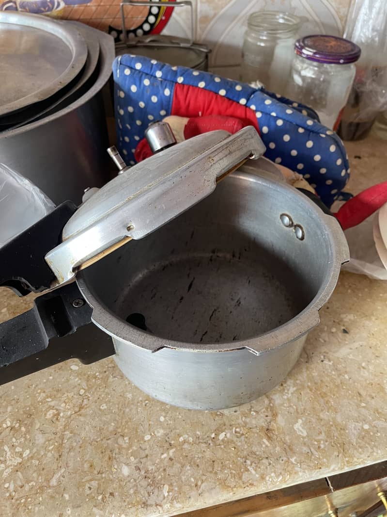 Complete Crockery set, complete kitchen needs 7