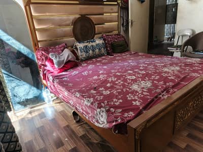 Good condition new king bed