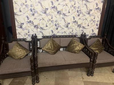 4 seater sofas with 10/10 condition 03236601766