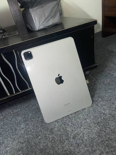 ipad pro 11 inch M2 10/10 with box