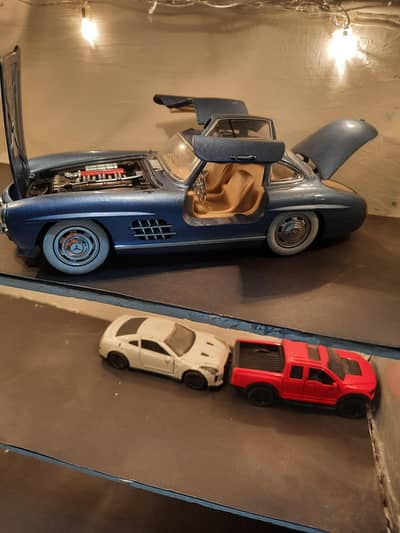 MERCEDES DIECAST CAR MODEL.