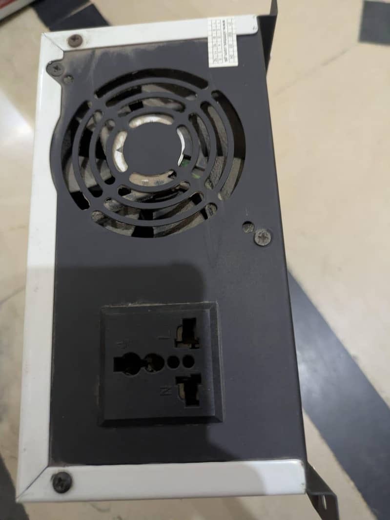 MPPT solar charge controller 1