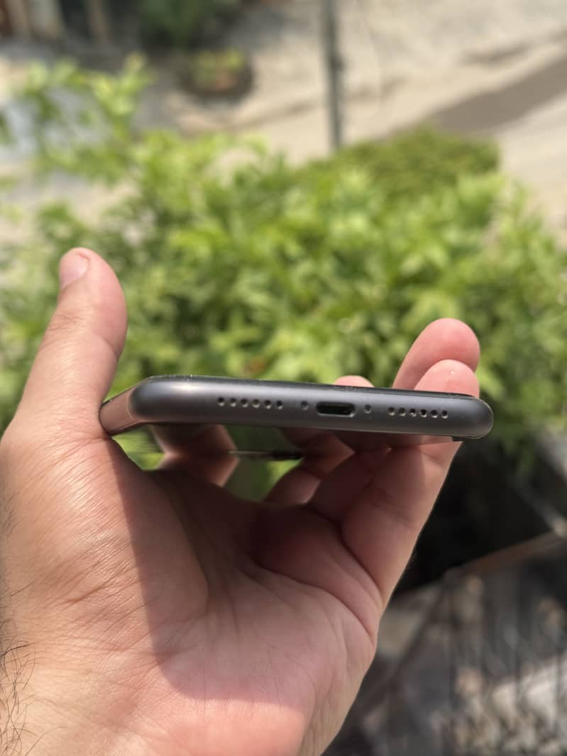 iPhone 11 5
