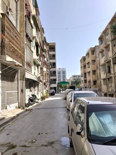 Gulshan e Iqbal block 11 Near Aladin park A one apartment Boundary wall project  900 sq ft Ground floor 2 bed dd. 24/7 electricity Sweet water Lease flat  Demand 1.10 *Code(16388)*