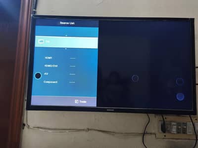 Samsung 32-inch Full HD LED TV - 4 Minor Panel Spots