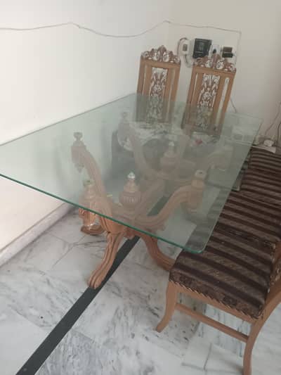 dinning set in neat condition